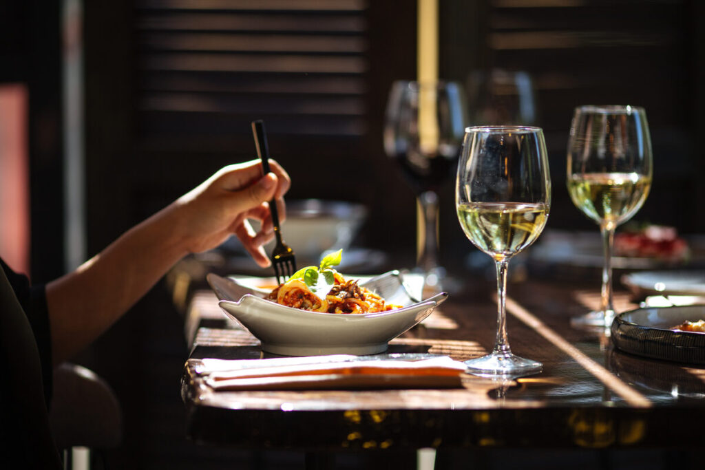 A Local Foodie’s Guide to Orchard Park Village: Best Eats, Cozy Cafés, and Hidden Culinary Gems